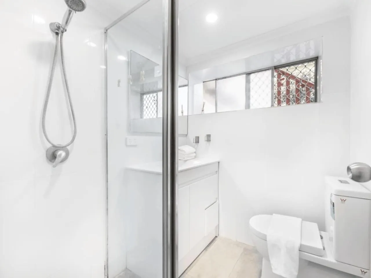 1 Bedroom Unit Near Highway Transports N Shops Brisbane Apartment